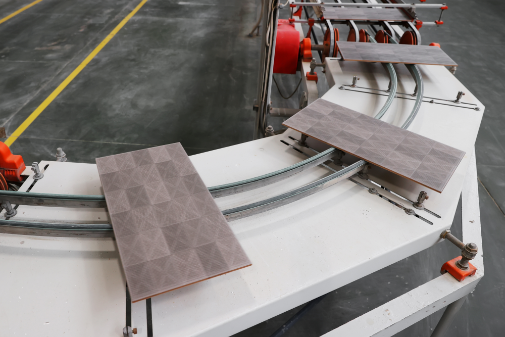 Ceramic tile production. Tile transportation